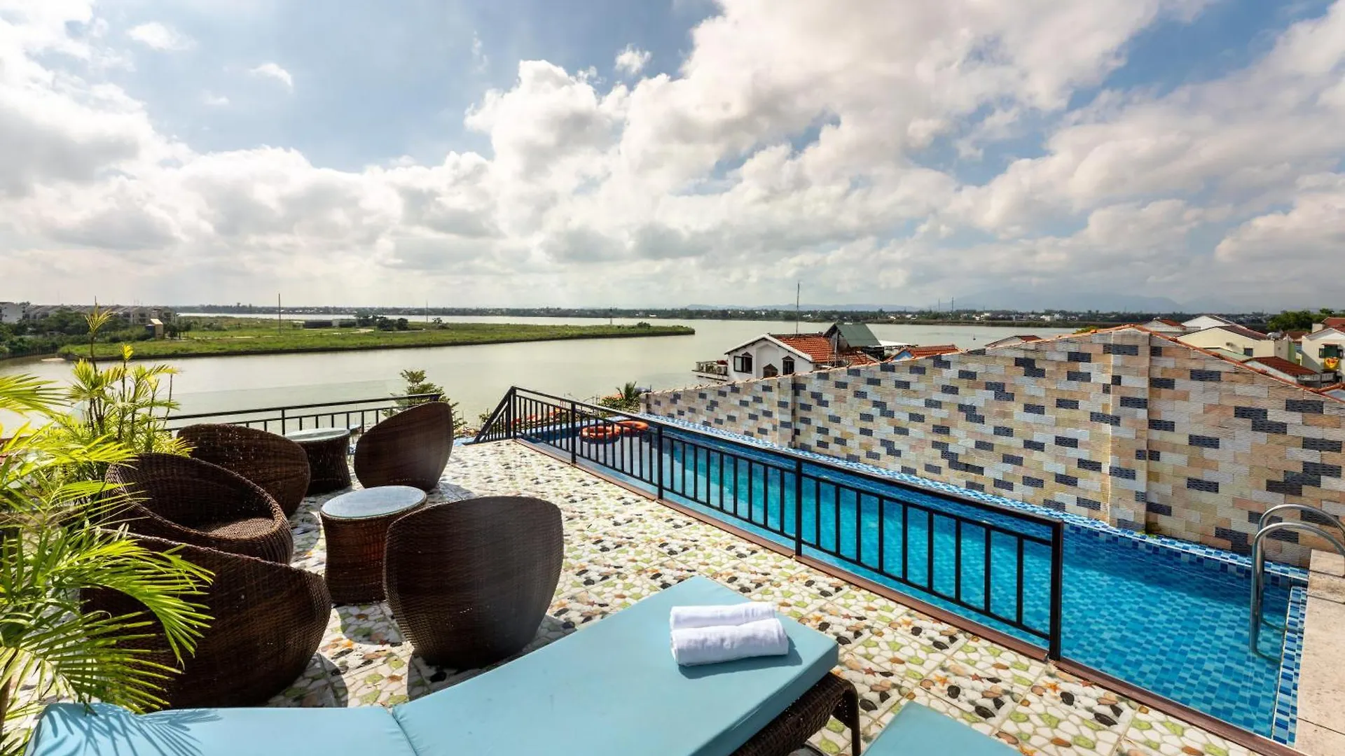 Rockmouse Centre River Villa 会安 酒店