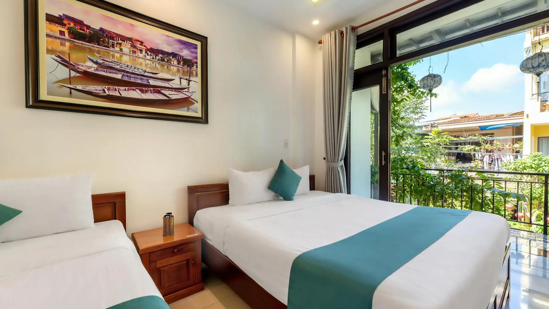 Rockmouse Centre River Villa 会安 3*,
