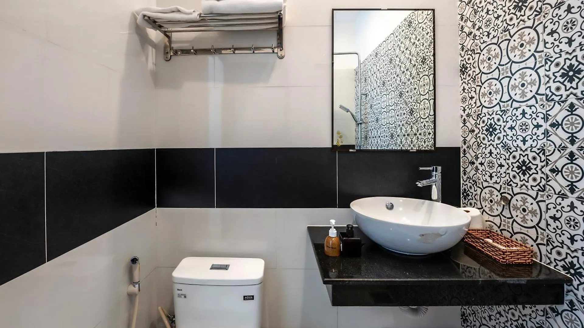 Rockmouse Centre River Villa Hoi An 3*,